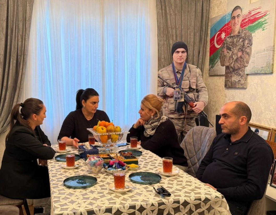 YAP Nizami rayon təşkilatının könüllüləri şəhid ailələrini ziyarət ediblər - FOTOLAR